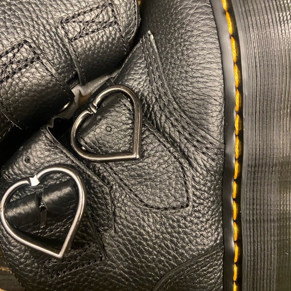 5 🔖 DR MARTENS Dr Devon Heart Leather Platform Boots Black - Picture 16 of 17